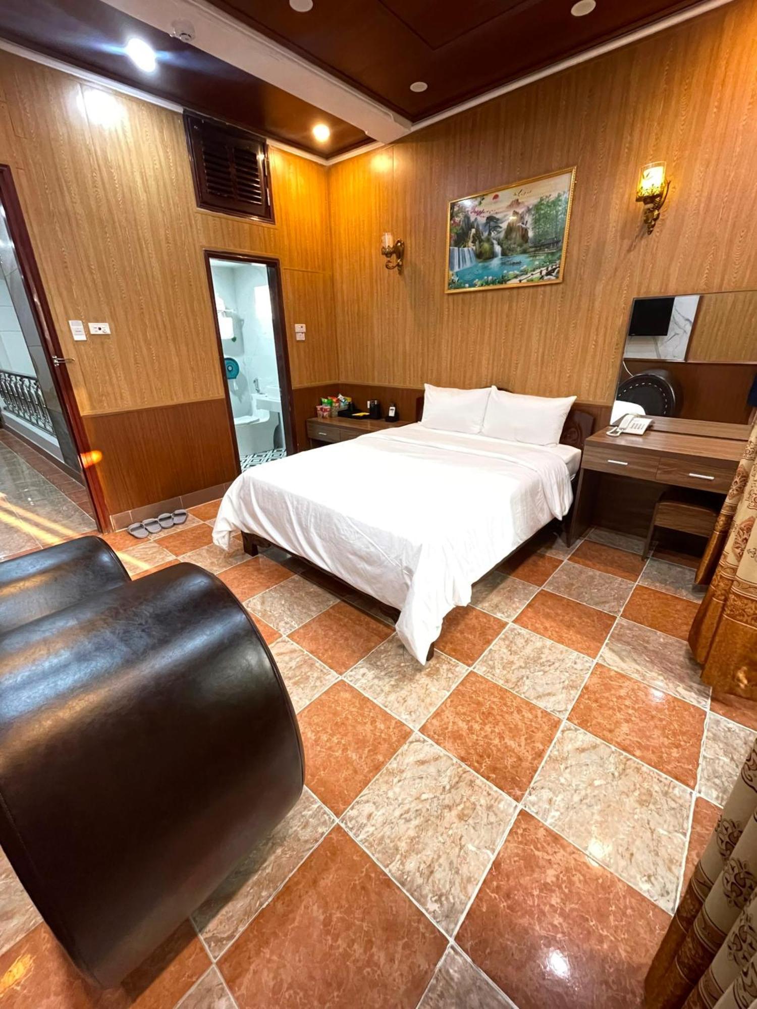 Nhat Tan Hotel Hanoi Exterior photo