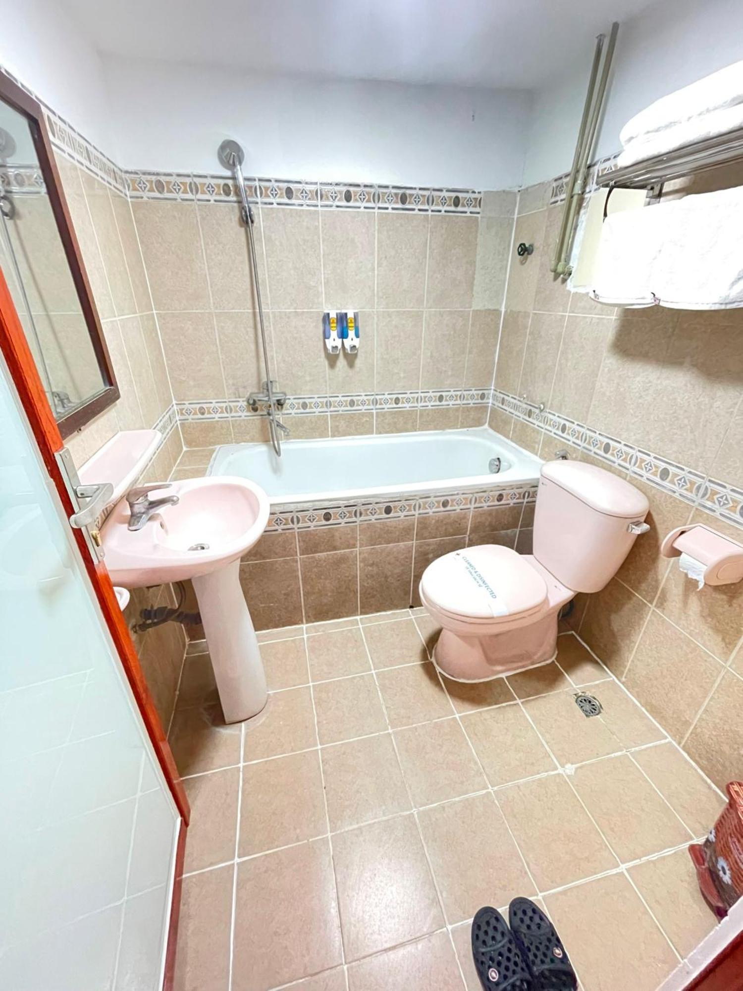 Nhat Tan Hotel Hanoi Exterior photo